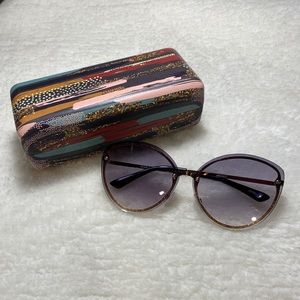 Sunglasses with gold Trimmed